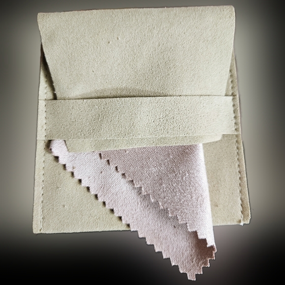 NWT Hello Kitty Rhinestone Key Necklace! - Picture 5 of 6